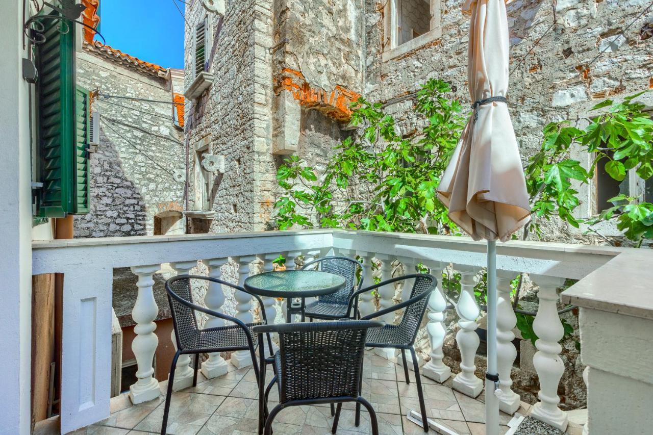 Old Stone House St Lawrence In The Heart Of Sibenik'S Old Townアパートメント エクステリア 写真