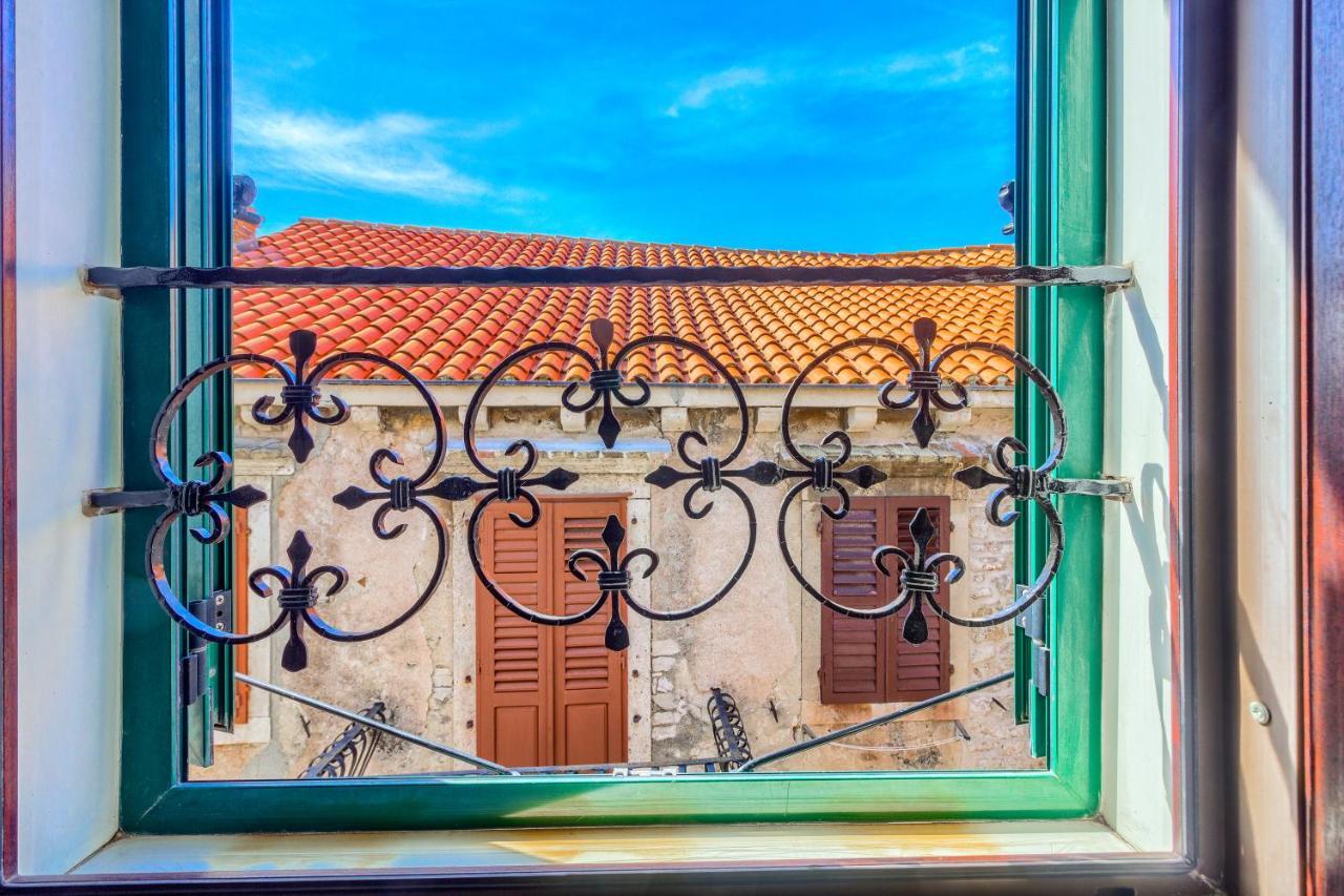 Old Stone House St Lawrence In The Heart Of Sibenik'S Old Townアパートメント エクステリア 写真